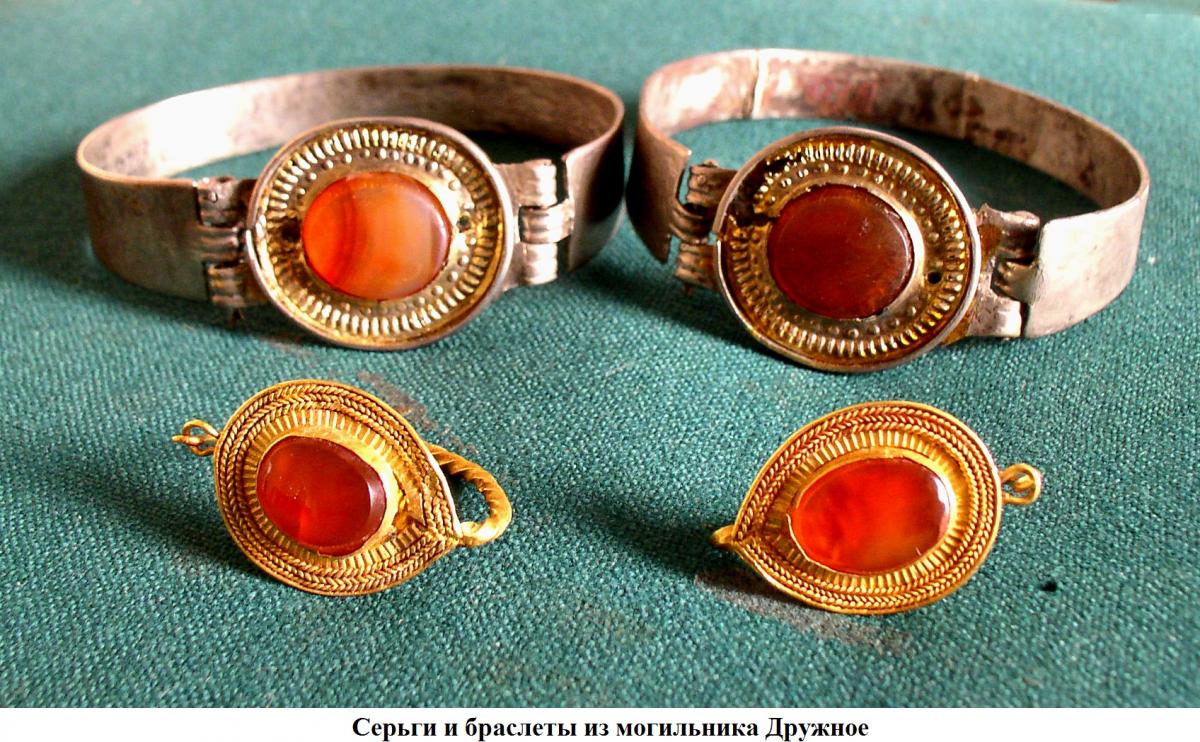 07 серьги браслеты Дружное.jpg